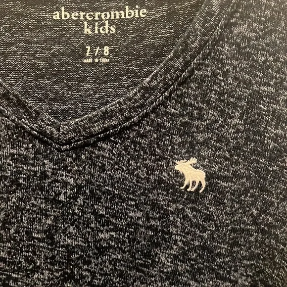 Abercrombie Kids Navy Blue Long-Sleeved Too - Picture 2 of 3